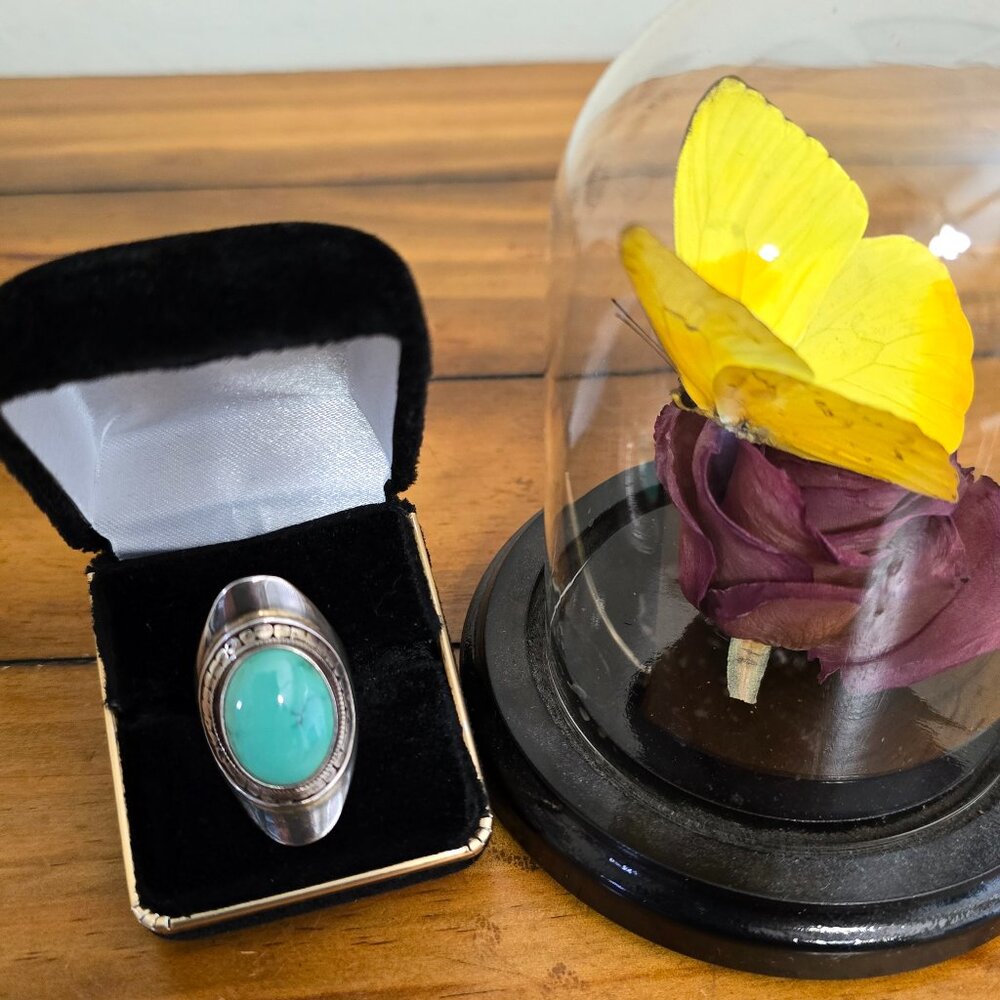 Sterling silver/ Turquoise ring. Fits like 6.5/ 6.75. 925 mark.